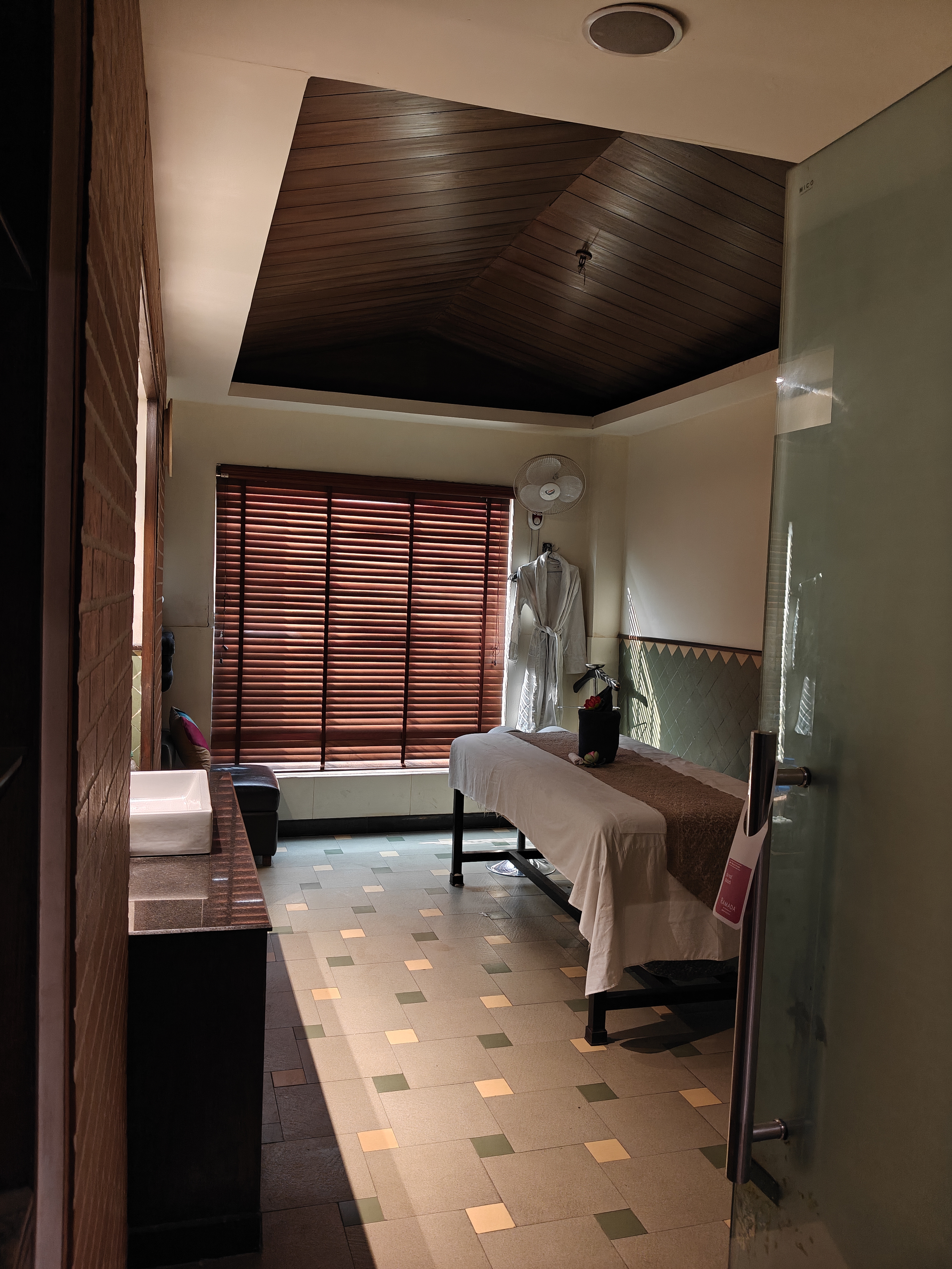 Stylette Elegance spa room entrance